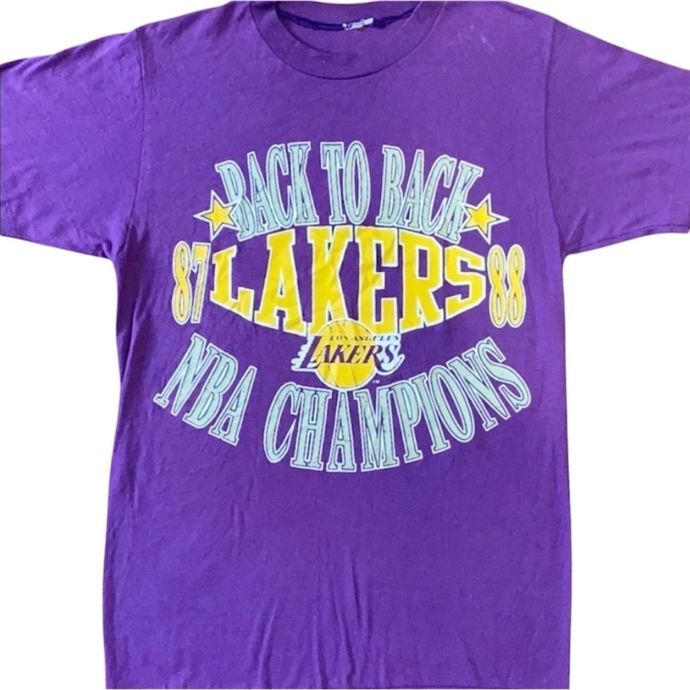 Authentic Vintage 1980s Lakers Single Stitch Distressed T-shirt Size Small